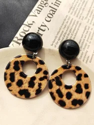 A Pair of Round Hollow Wild leopard Print Vintage Unique Temperament Earrings