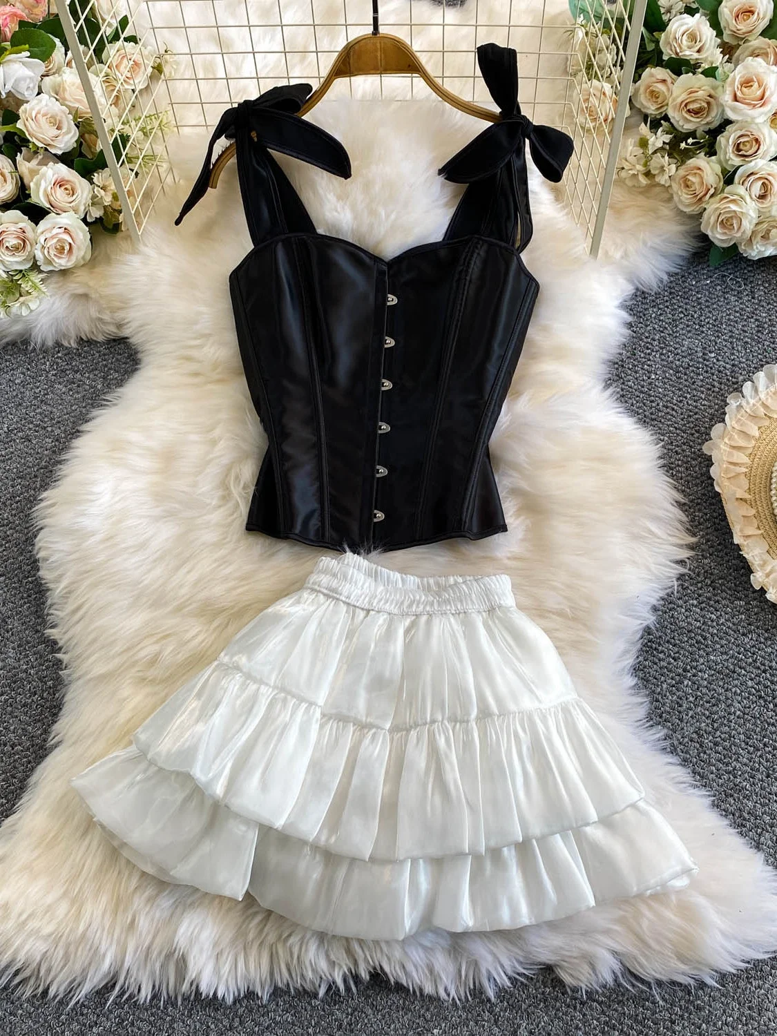 

Elegant Sweet Knot Tube Top Sexy Button Embellished Slimming Top Set Puffy Cake Skirt Commute Style Summer Fashion
