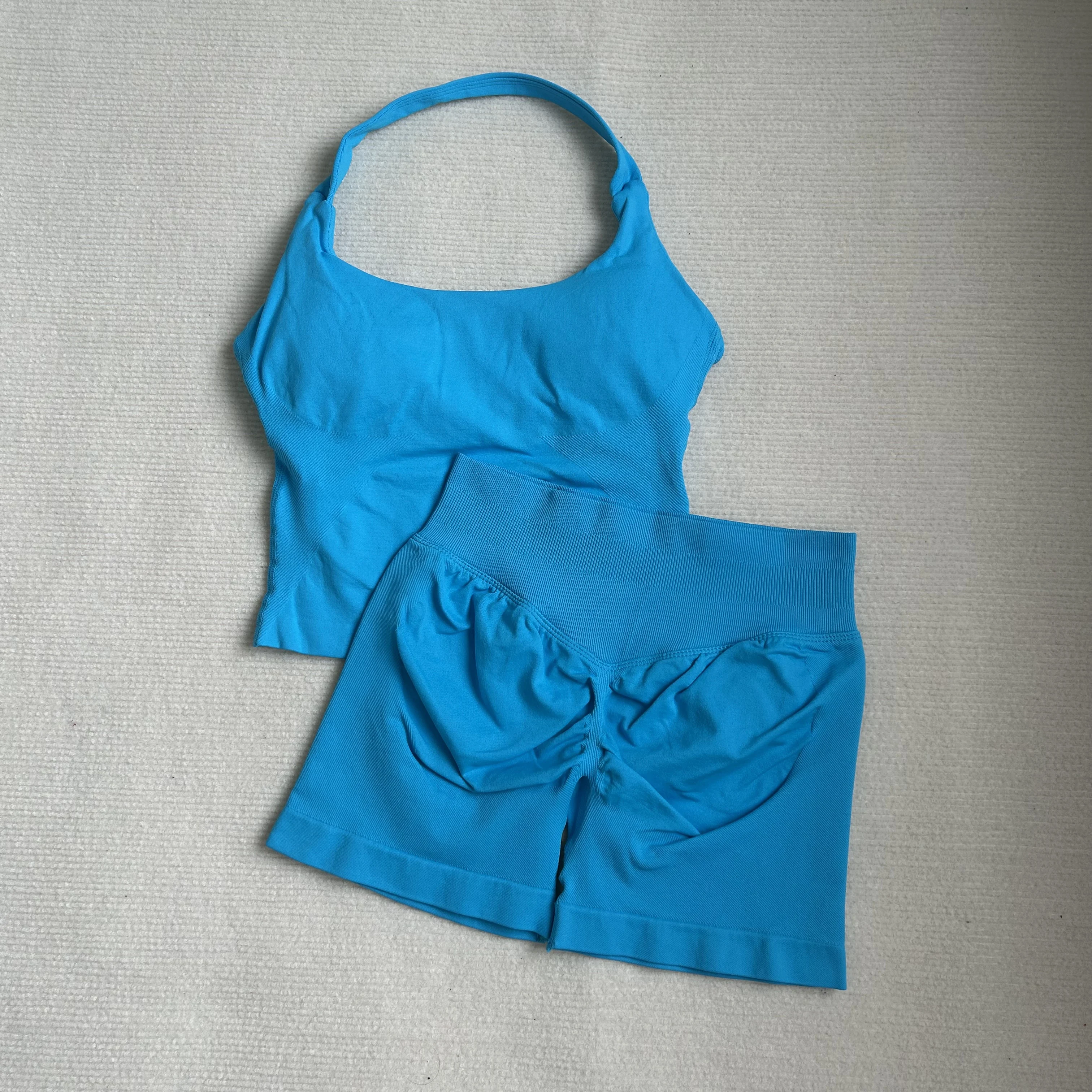 2피스 임팩트 요가 세트 스퀘어 넥 홀터 탑과 심리스 하이웨이스트 쇼츠 솔리드 컬러 여성용 2피스 운동복