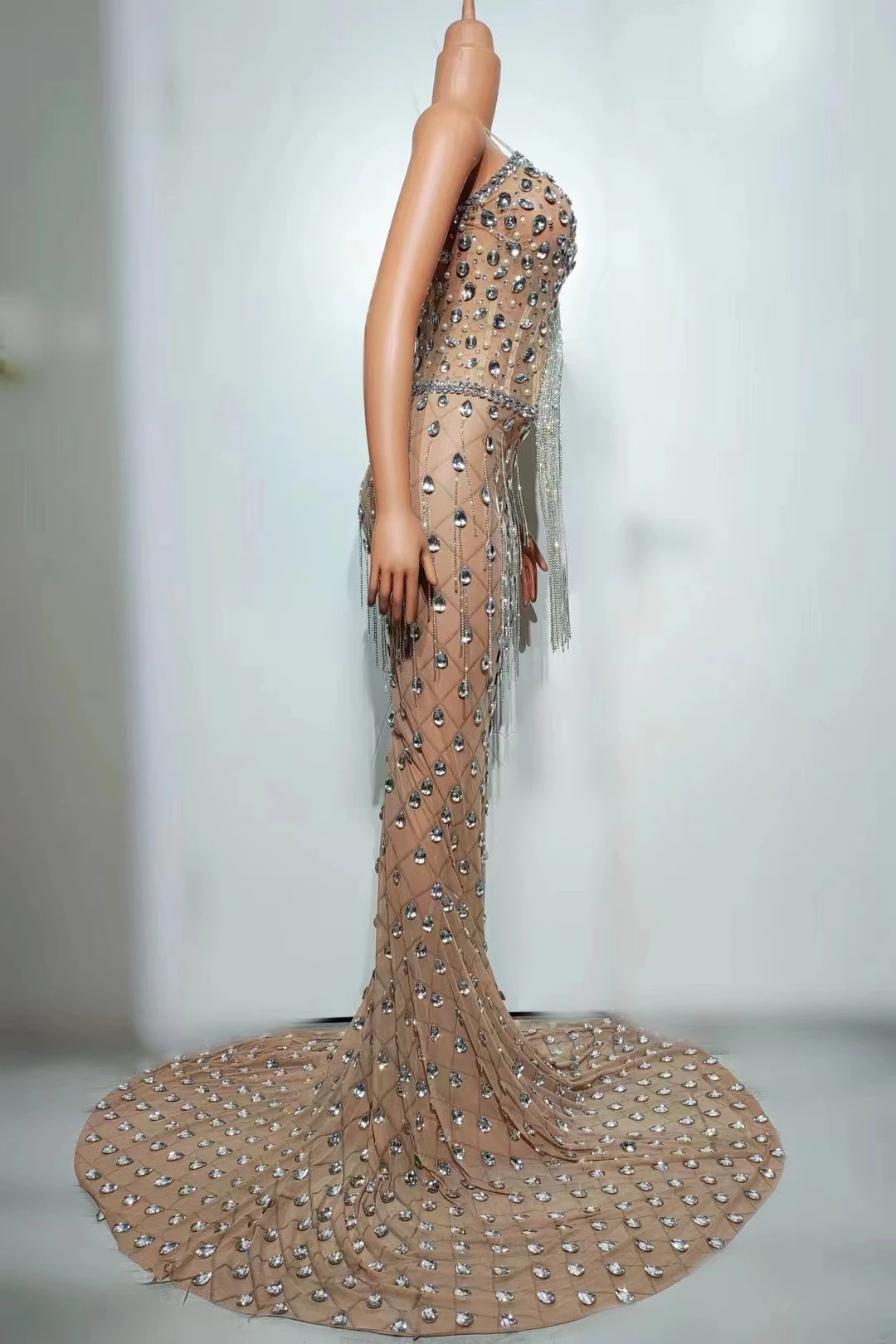 Charming Bright Crystal Dress Sexy LuxuryBeaded Rhinestone Tule Evenina Dress PromParty Dress Noble Wedding Wedding Dress A572
