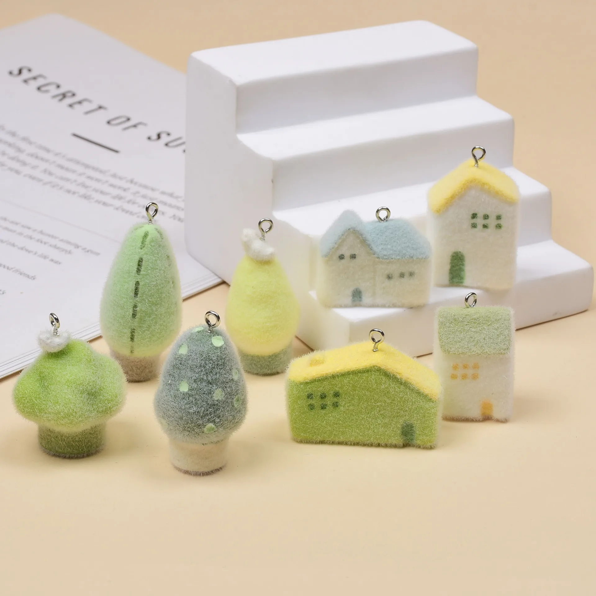 

16 шт., смола, флокированный зеленый дом, дерево, кулон, аксессуары, подвески, изготовление ювелирных изделий, цепочка для мобильного телефона, брелок, кошелек, ювелирные изделия