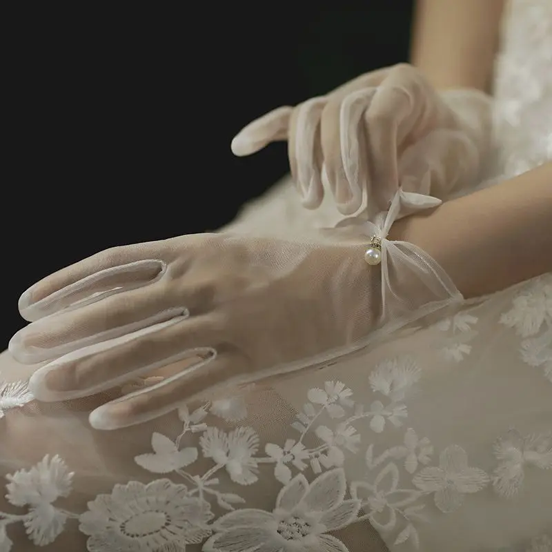 Weiße Satin-Handschuhe für Hochzeitskleider, kurze, elegante Blütenblatt-Perlen-Schleifen-Netz-Handschuhe, vielseitiges Fotozubehör, Perlen-Retro – Detail 21