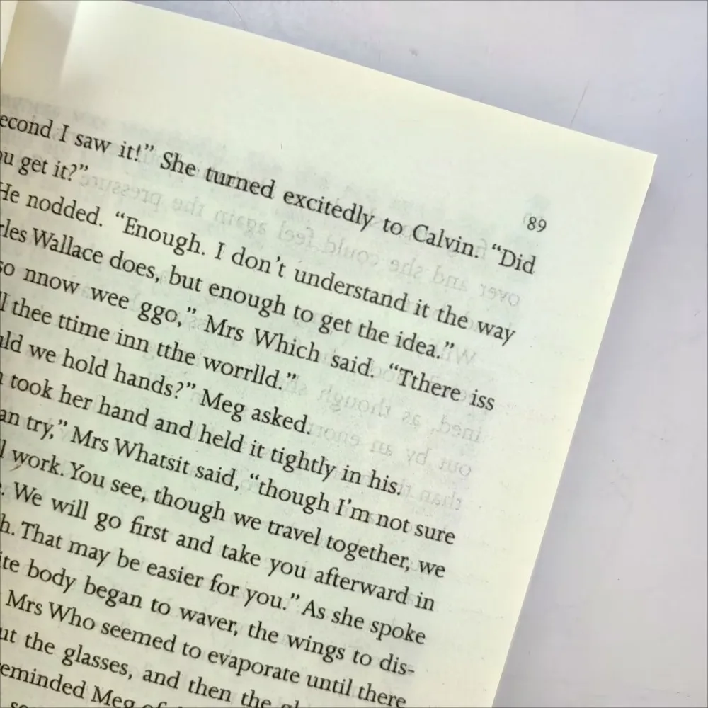 A Wrinkle in Time Newbery Literary Fiction Englische Version Roman Book Story