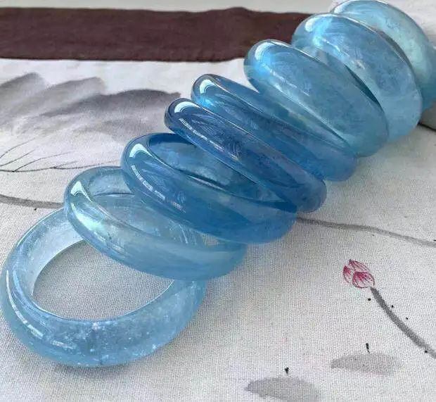 

Браслет из натурального кристалла аквамарина