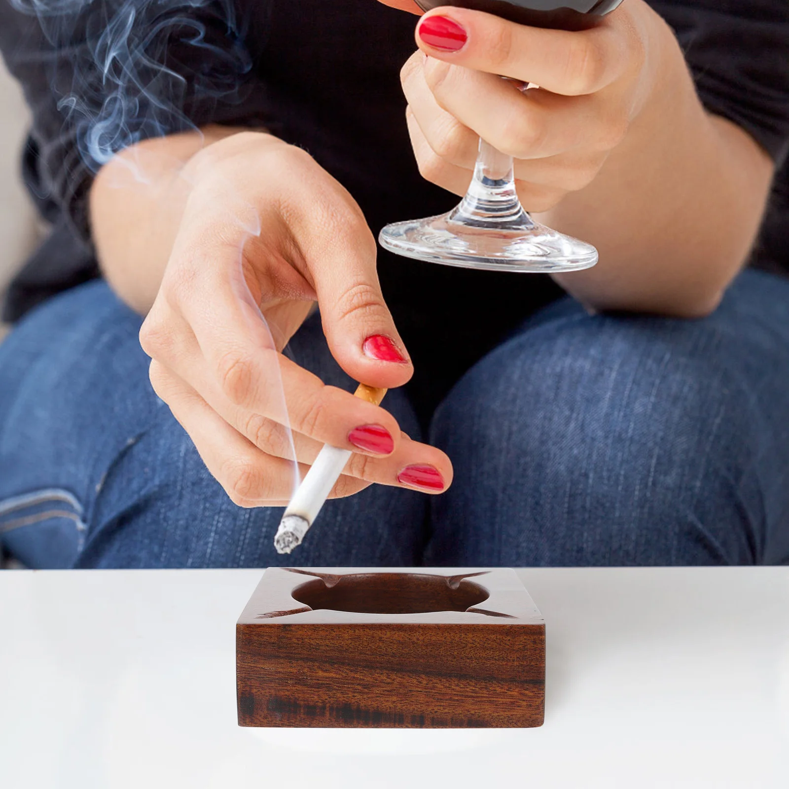 

1 pc Wooden Ashtray Sturdy Desktop Home Use Anti-Fall Cigarette Ash Container Large Capacity Simple Design Decorative Table