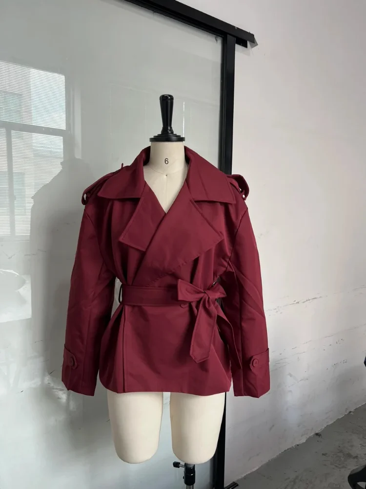 2026 Eleganter Damen-Trenchcoat mit Taillengürtel und Revers, Kurze Boutique-Jacke im Retro-Chic-Stil, Vielseitige Alltags- und Bürokleidung – Detail 4