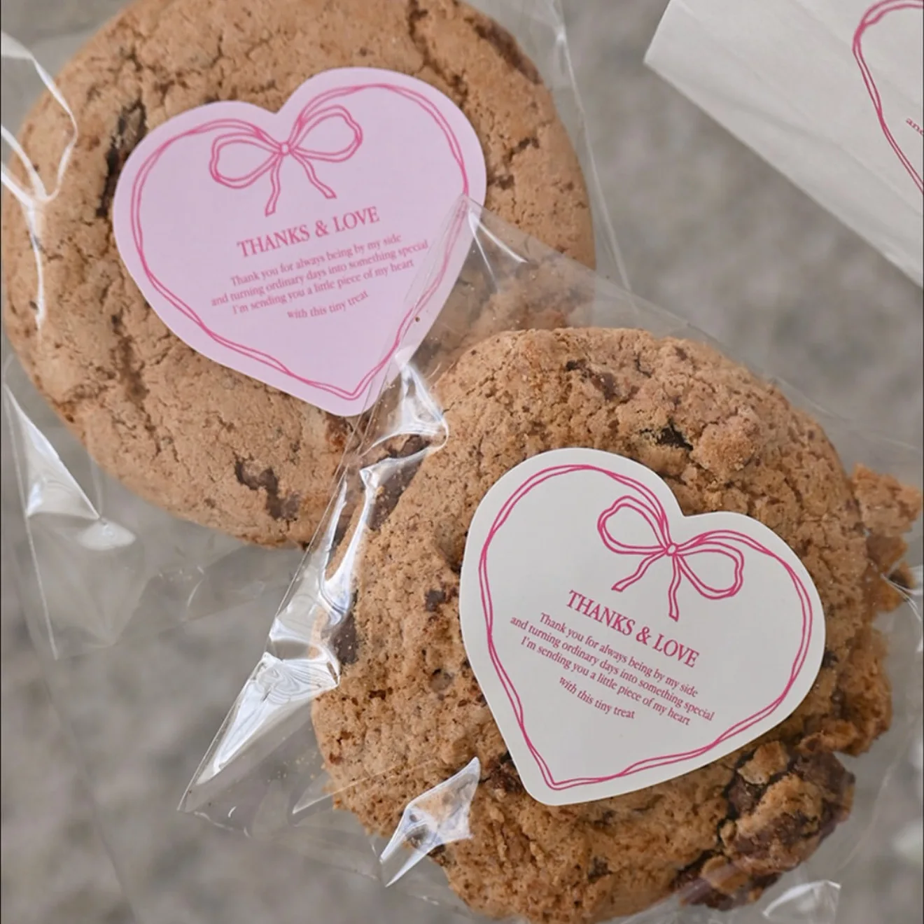 

60 шт./компл. наклейки в форме сердца «Спасибо и любовь», клейкая этикетка ко Дню святого Валентина для малого бизнеса, юбилей, день рождения