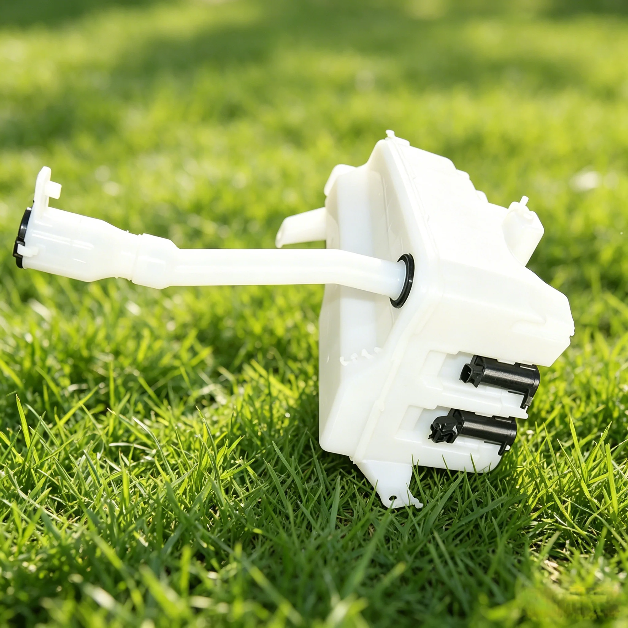 

85355-60160 Suitable for 98 Toyota Land Cruiser car spray bottle,wiper water spray Front windshield water bottle