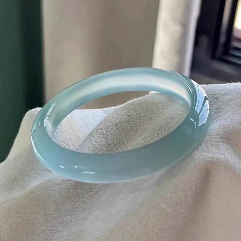

Temperament Blue Water Ice Chalcedony Agate Bracelet Boutique Light Luxury