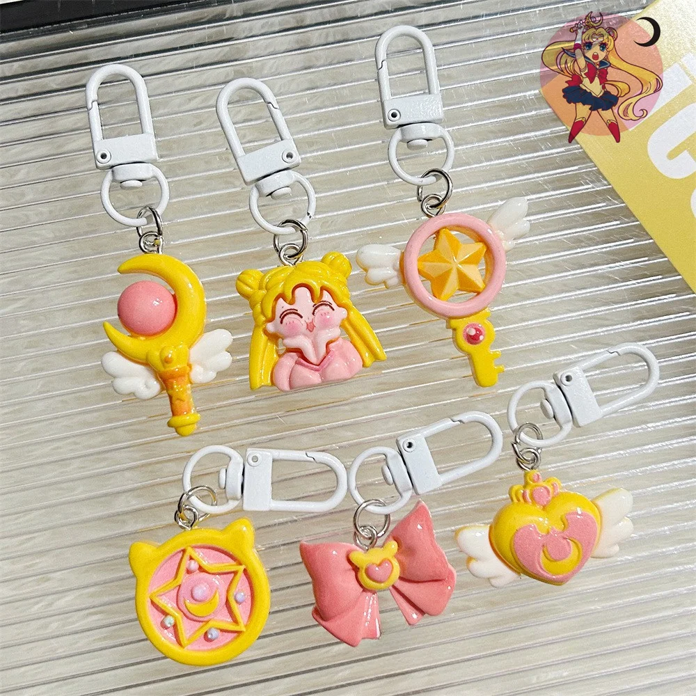 Simpatico portachiavi dolce cartone animato Sailor Moon Portachiavi anime Ciondolo rosa Bacchetta magica Zaino Charms Decorazione auto Accessori per borse