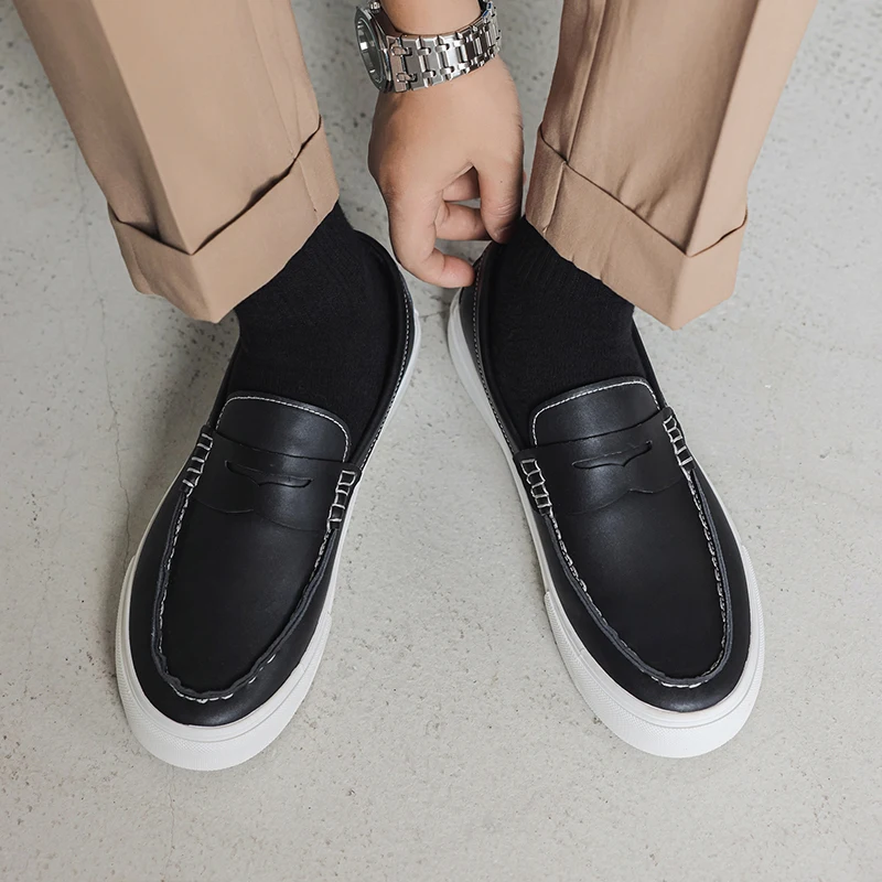 Mocasines de cuero a la moda para hombre, zapatos informales suaves y cómodos para hombre, zapatos de conducción sin cordones, zapatos ligeros transpirables para caminar