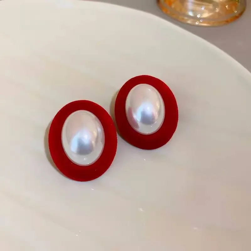 French Vintage Elegant Pearl Oval Geometric Earrings Suitable for Ladies' Parties Travel Combinations