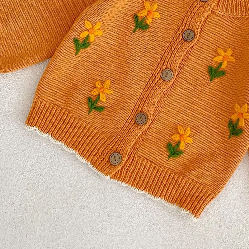 Autumn new baby clothing, 0-3 year old girl baby coat hand embroidered flower knitted sweater cotton yarn long sleeved cardigan