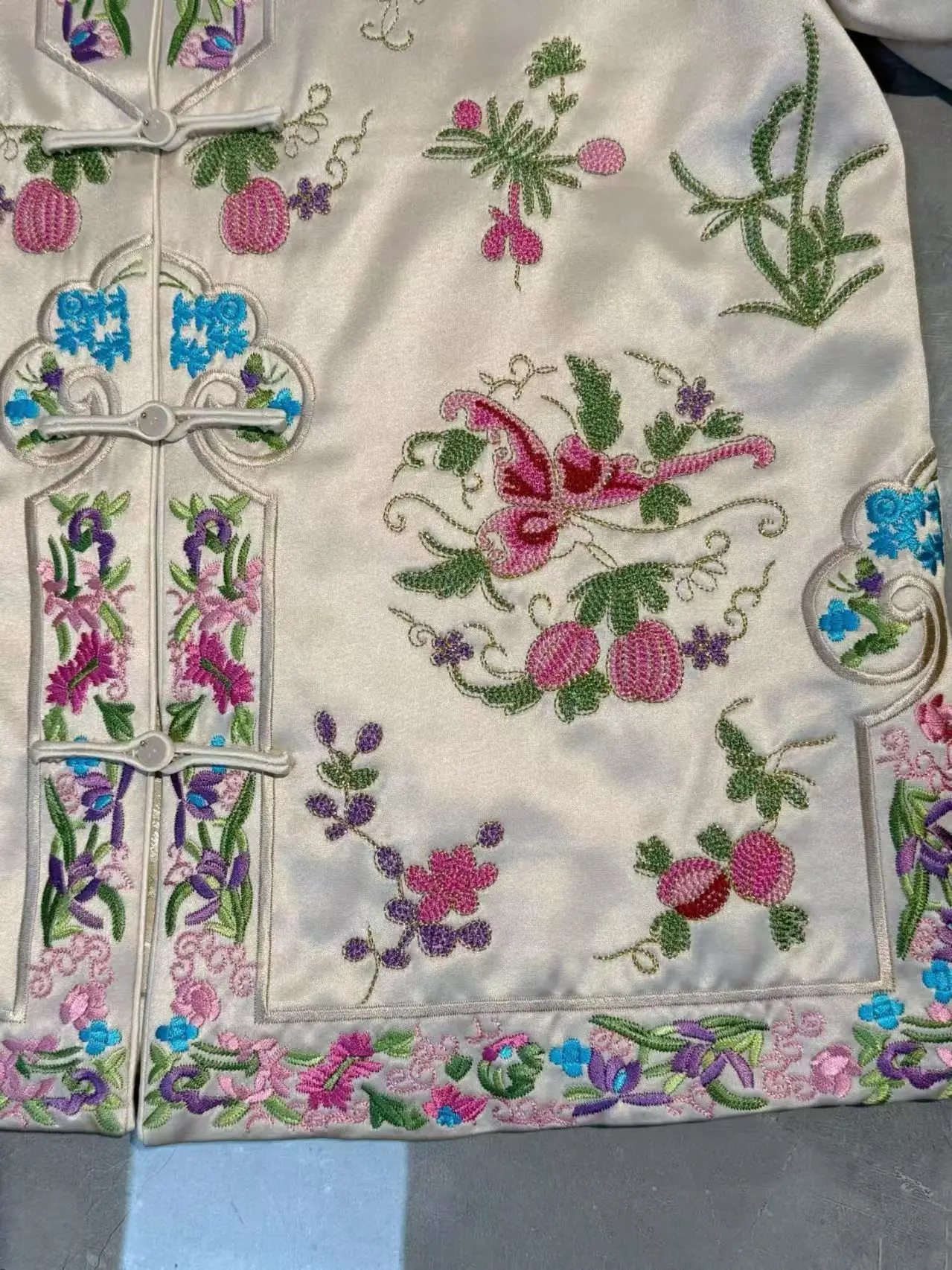 خريف شتاء جديد الوقوف طوق الصينية اليدوية زر خلات النسيج المطرزة زهرة صغيرة أنيقة المرأة سترة قطن