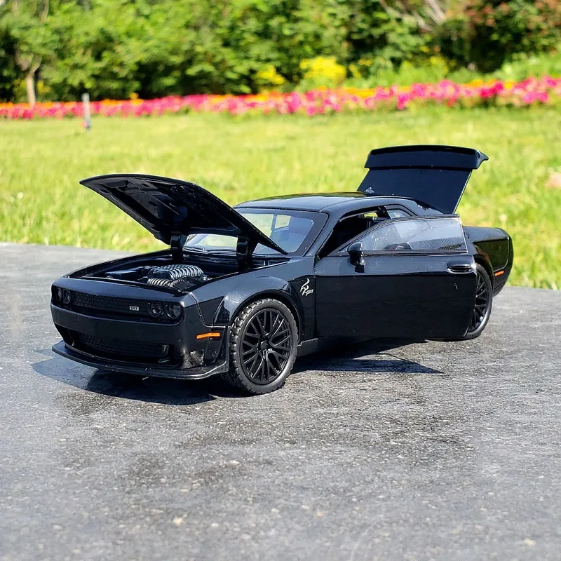 1:32 Alloy Dodge Challenger SRT Musle Car Model Diecast Metal Sports Car Model Simulação Som Luz Crianças Brinquedos Presente Coleção