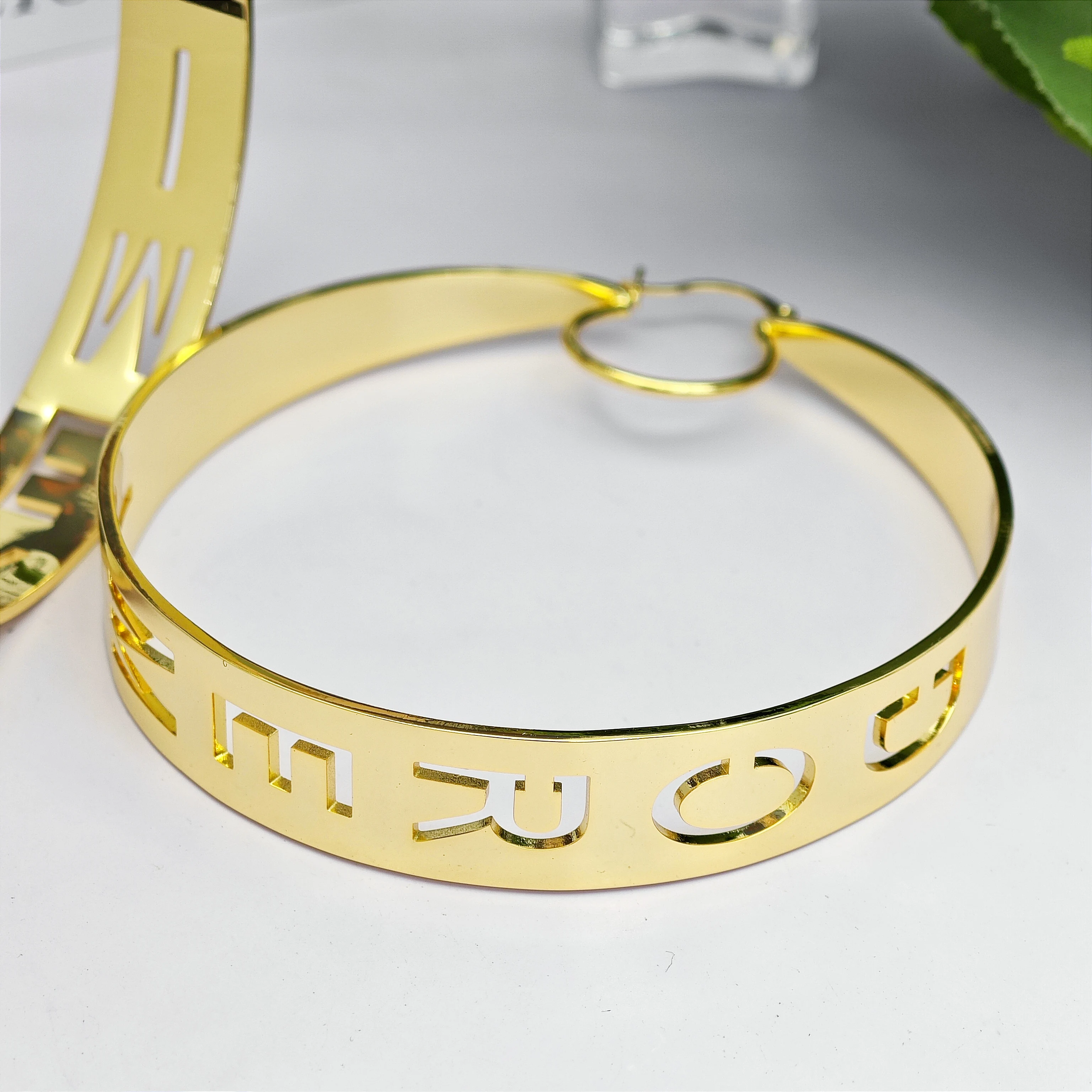 Lateefah U-shaped Button Oval Hollow Earrings Simple Custom Name Letter U-shaped Ear Clips
