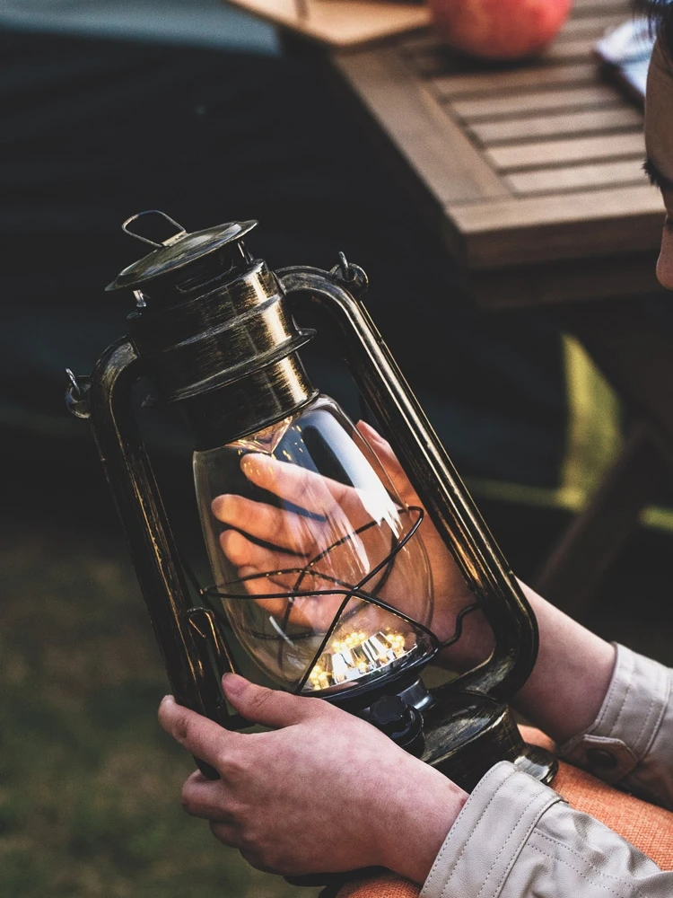 

Rechargeable Barn Lantern Kerosene Lamp Old-Fashioned Oil Lamp Portable Retro LED Outdoor Lighting Camping Tent Light