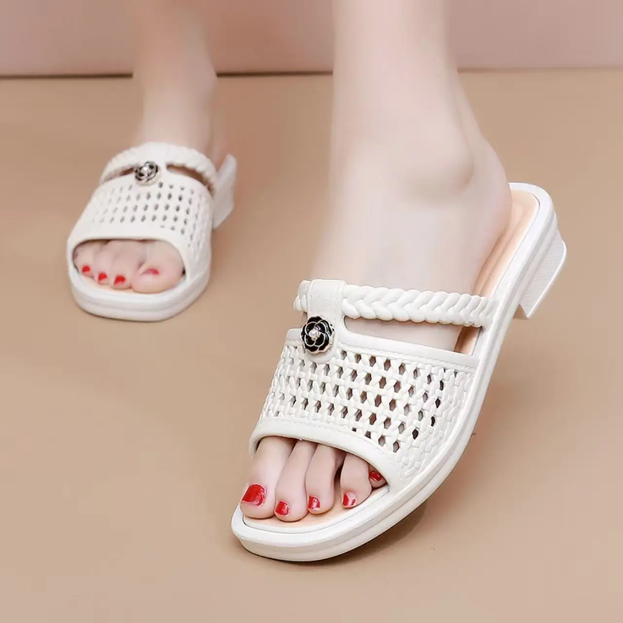 

Women Block Heel One Word Slippers Summer New Thick Sole Non Slip Waterproof Breathable Home Slippers Outdoor Slippers Sandals