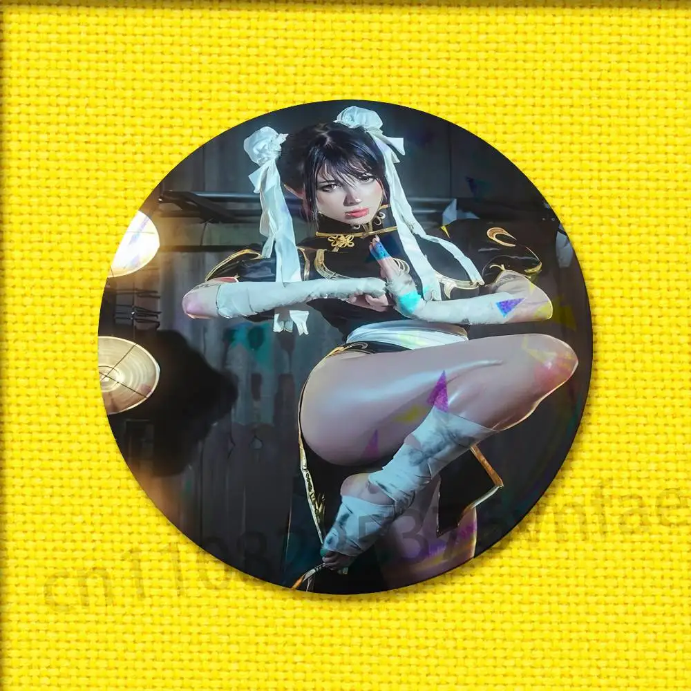 S-Street F-Fighter Chun Li شارة 44 مللي متر 32 مللي متر 58 مللي متر 25 مللي متر 75 مللي متر دبوس مستدير بروش الزينة تذكارية تأثيري هدية على ظهره