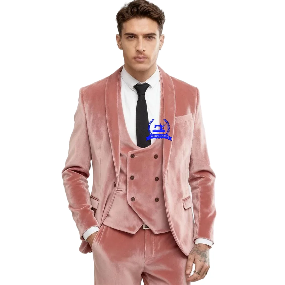 

Розовый бархатный мужской костюм-тройка: двубортный смокинг, индивидуальный пошив, для жениха, для свадьбы