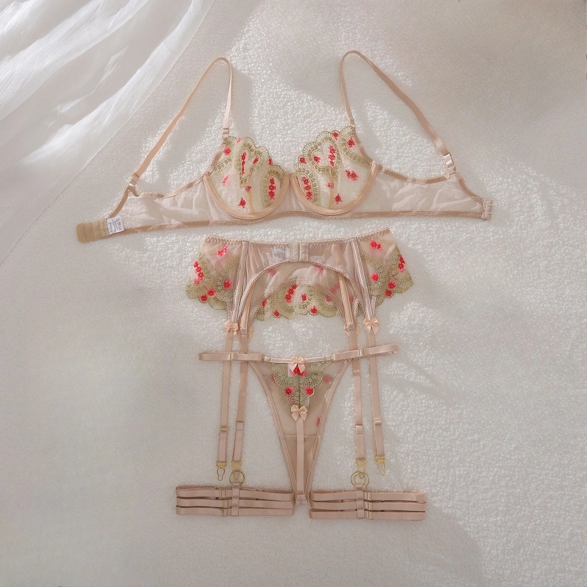 

2026 Высококачественное сексуальное женское белье с цветочной вышивкой в виде сердца, прозрачное, раздельное, летнее, тонкое, экзотическое, бюстгальтер и стринги