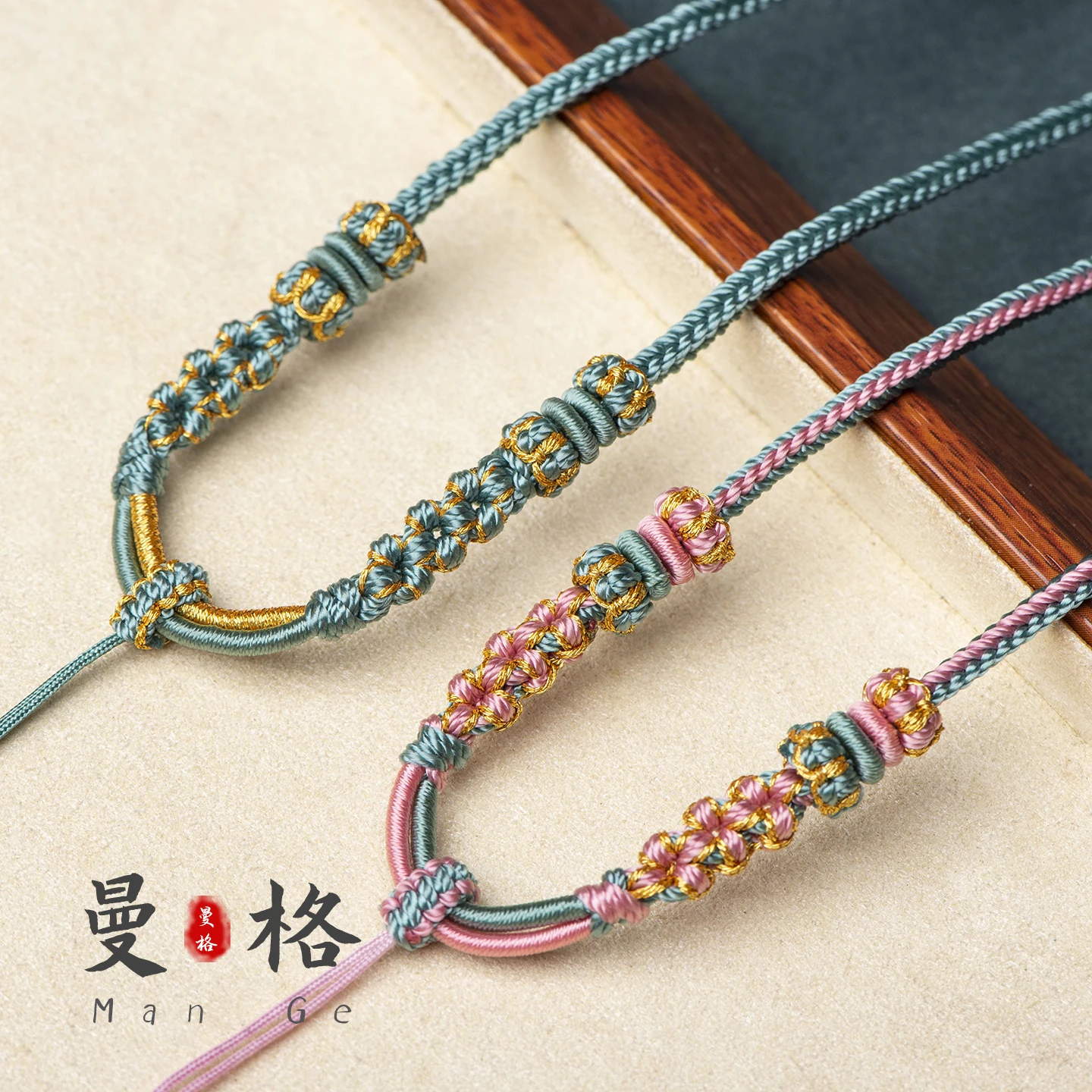 حبل مجدول يدويًا بثماني خيوط مع عقدة زهرة الخوخ، حبل للقلادات مع قلادات من اليشم والذهب والكهرمان، حبل تعليق بأسلوب عرقي