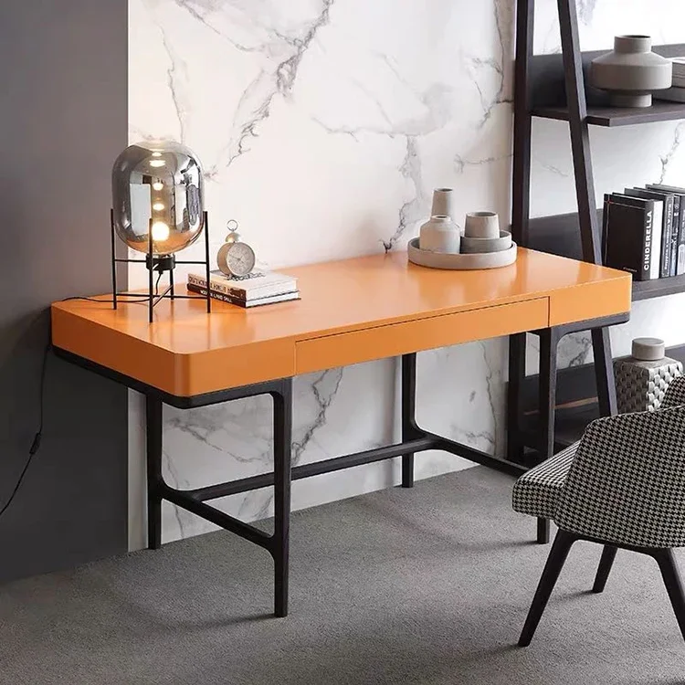 

Итальянский светлый роскошный оранжевый офисный стол из цельного дерева, модель комнаты, учебная мебель, полный оранжевый письменный стол