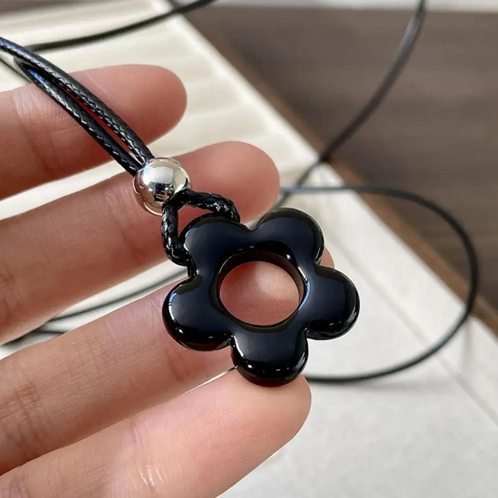 

Stylish Resin Flower Pendant Long Chain Necklace Handmade Charm Rope Chain Sweater Chain Adjustable Pendant Necklace Casual Wear