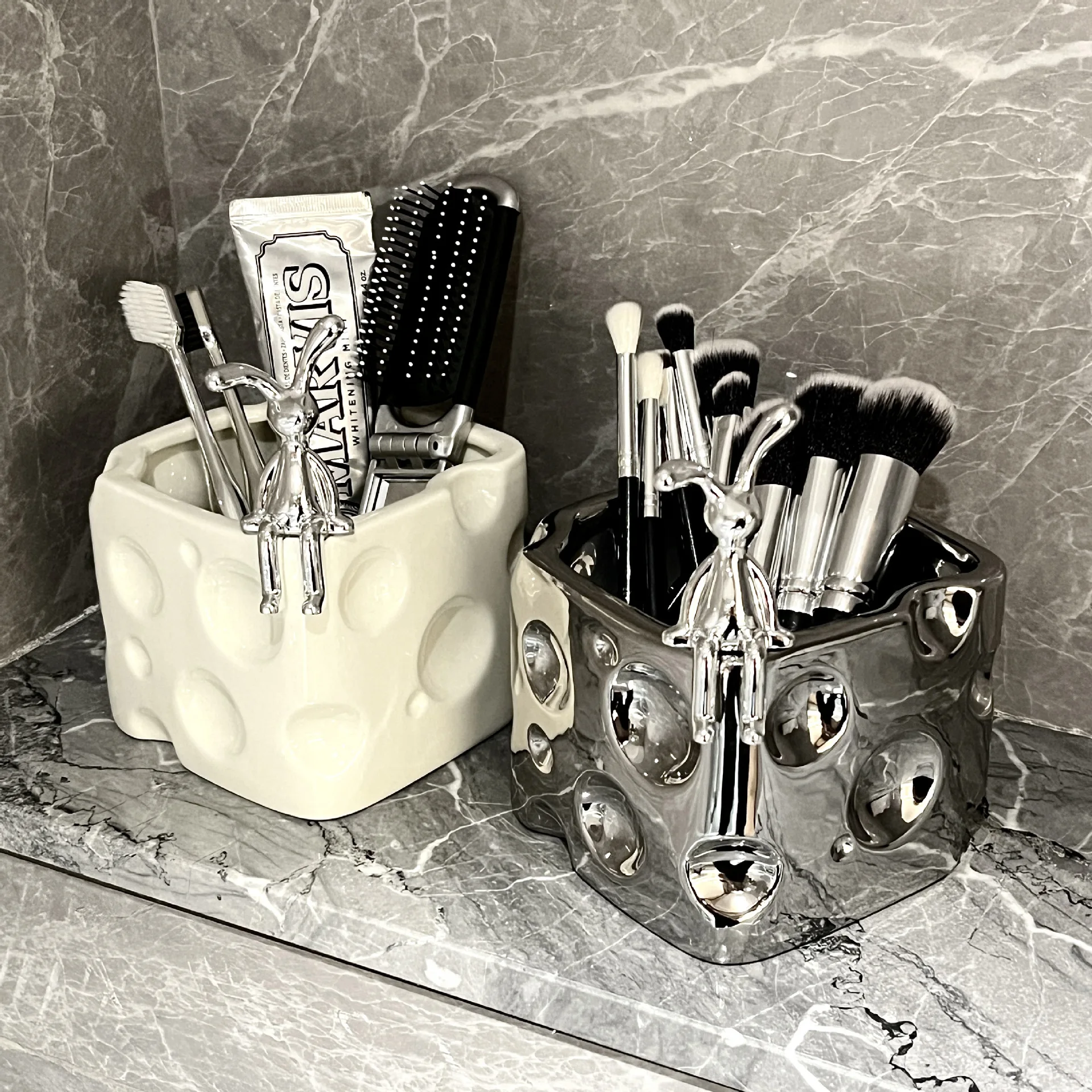 Cream wind bathroom electric toothbrush holder bathroom light luxury toothbrush toothpaste organizer home toothpaste holder