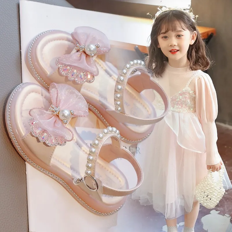 

New 2025 Children's Sandals for Girls Shoe for Kids Pearl Summer Soft Flat Heels Beach Princess Fashion Baby Rhinestone Bow Shoe