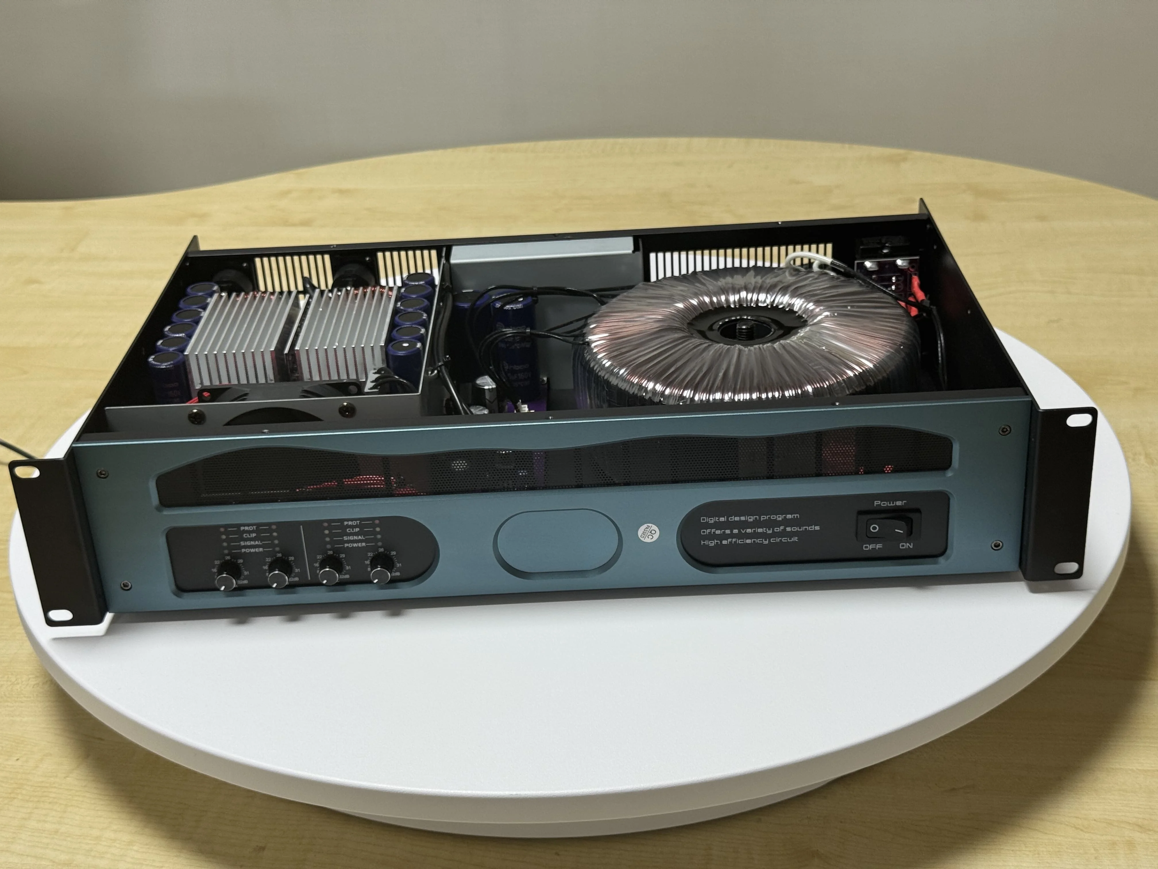 Hot Sales Wholesales RMS 600W 2U Class D 4-Channel Audio Power Amplifier 8Ω/4Ω Impedance with Metal Shell