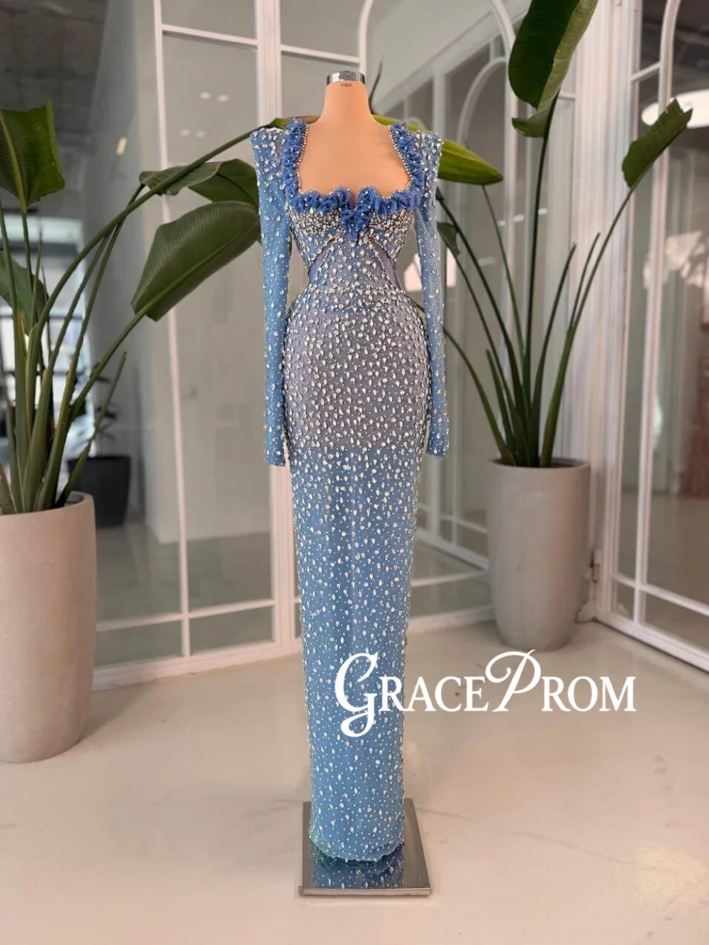 

Dazzling Silver Crystal Evening Dress Illusion Long Sleeved Wedding Party Gowns Customized Luxurious Straight Banquet Gowns
