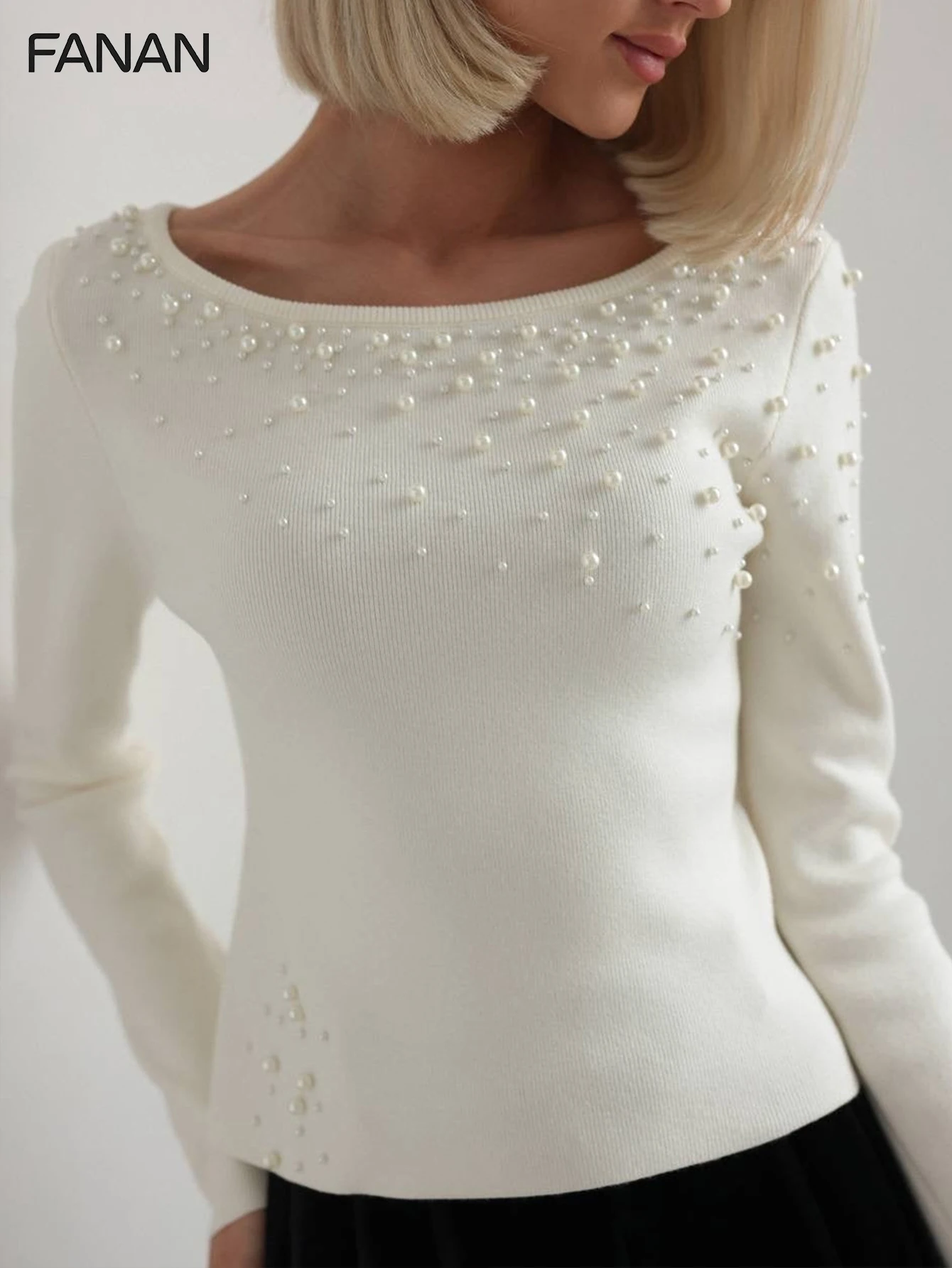 

New Autumn, Spring, and Summer Niche Knit Pullovers for Women, Designed in a Lazy Style, White Slim-Fit Round-Neck Pullover, Casual and Elegant Autumn/Winter Tops, Basic Versatile Urban Workwear, Stylish and Fashionable Casual Vacation Wear, Designer Patt