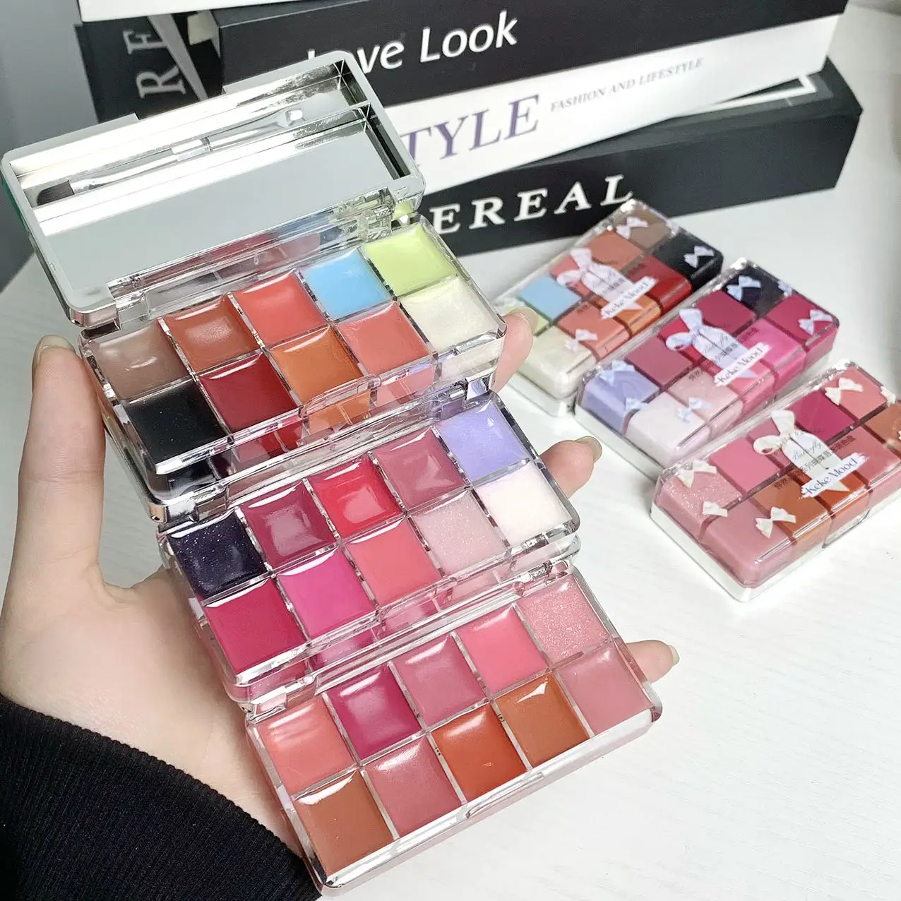 4-Color Mirror Shine Lip Gloss Set – Glassy High-Shine Finish, Hydrating Non-Sticky Plumping Formula, Sheer to Buildable Color