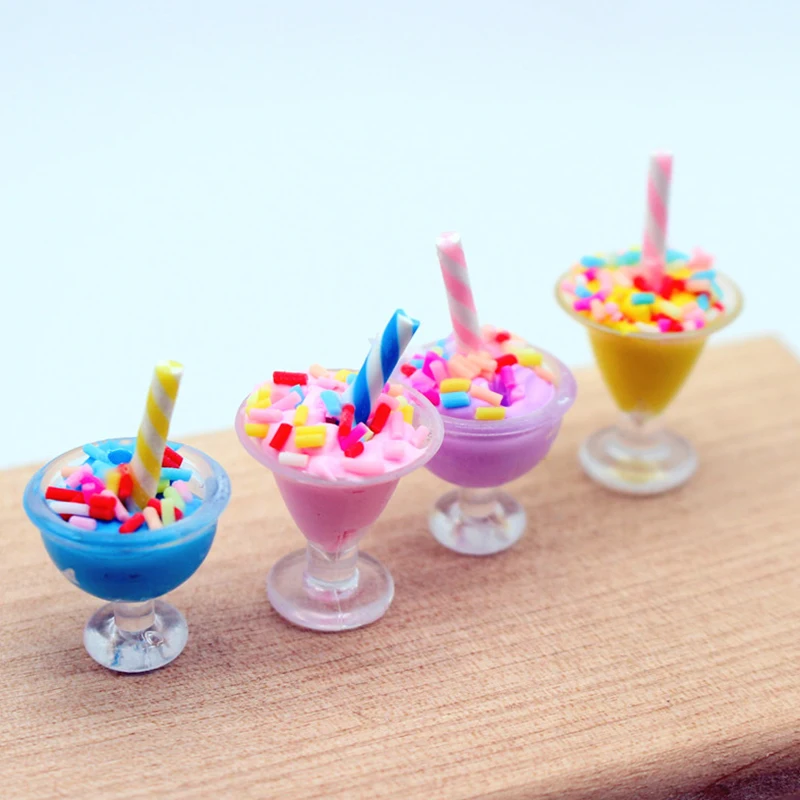 Simulação Ice Cream Cup para Dollhouse, Miniatura Cozinha Food Acessórios, Dolls House Decoração Brinquedos, 1:12, 4Pcs