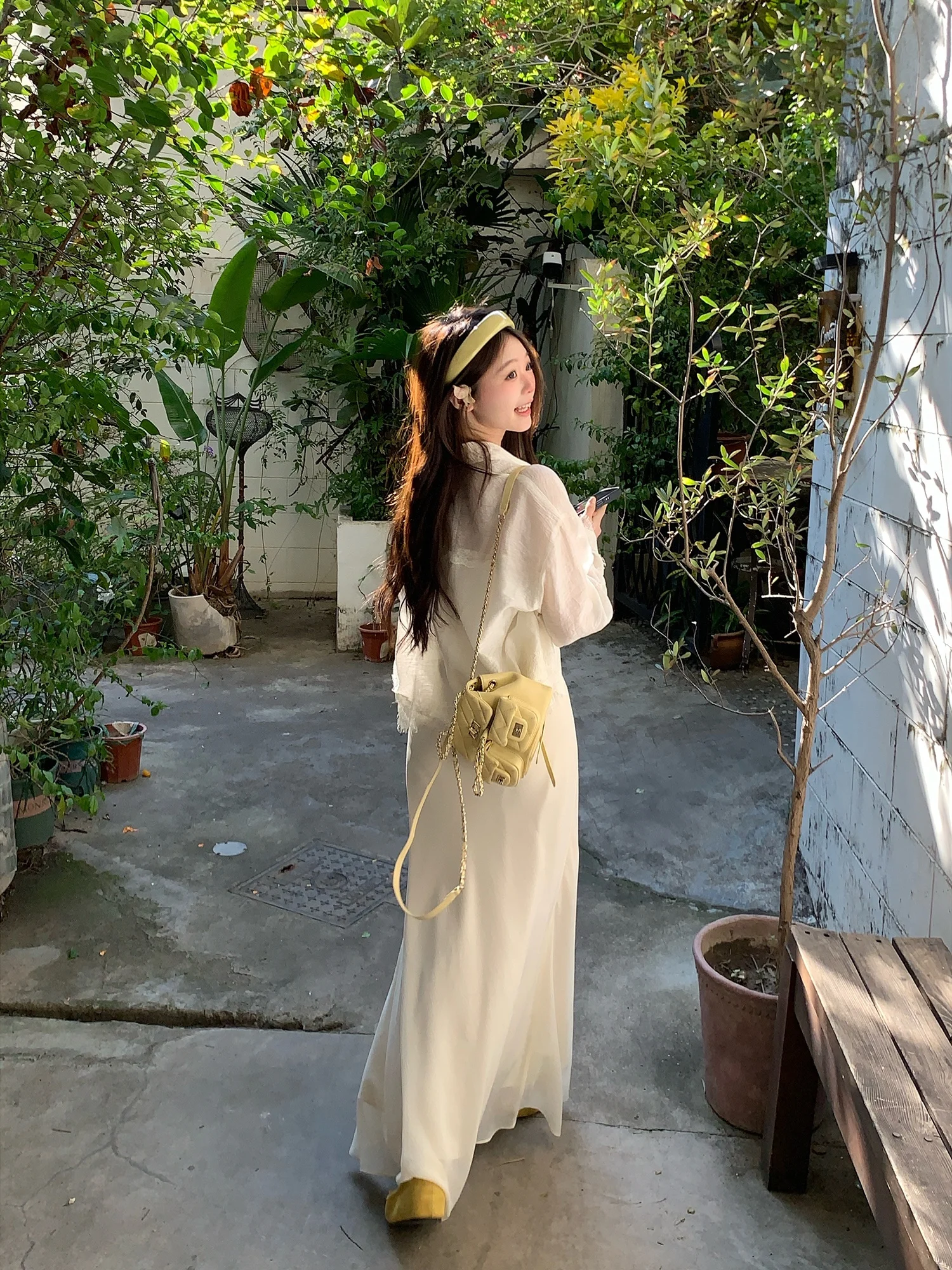 

Новая весенняя женская блузка с длинным рукавом и кружевом, повседневная, свободного кроя, с дизайнерскими вставками, модный топ для женщин среднего возраста