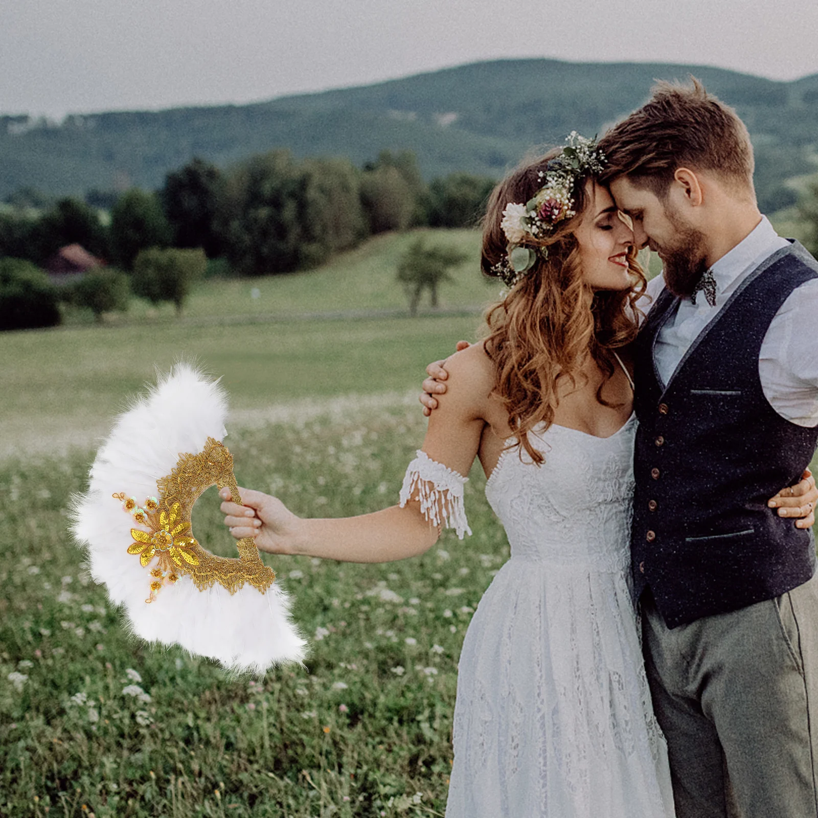 

Gold Plume Wedding Decorative Bridal Fan Delicate Handheld Fan For Party Performance Stage Masquerade Bride Prop