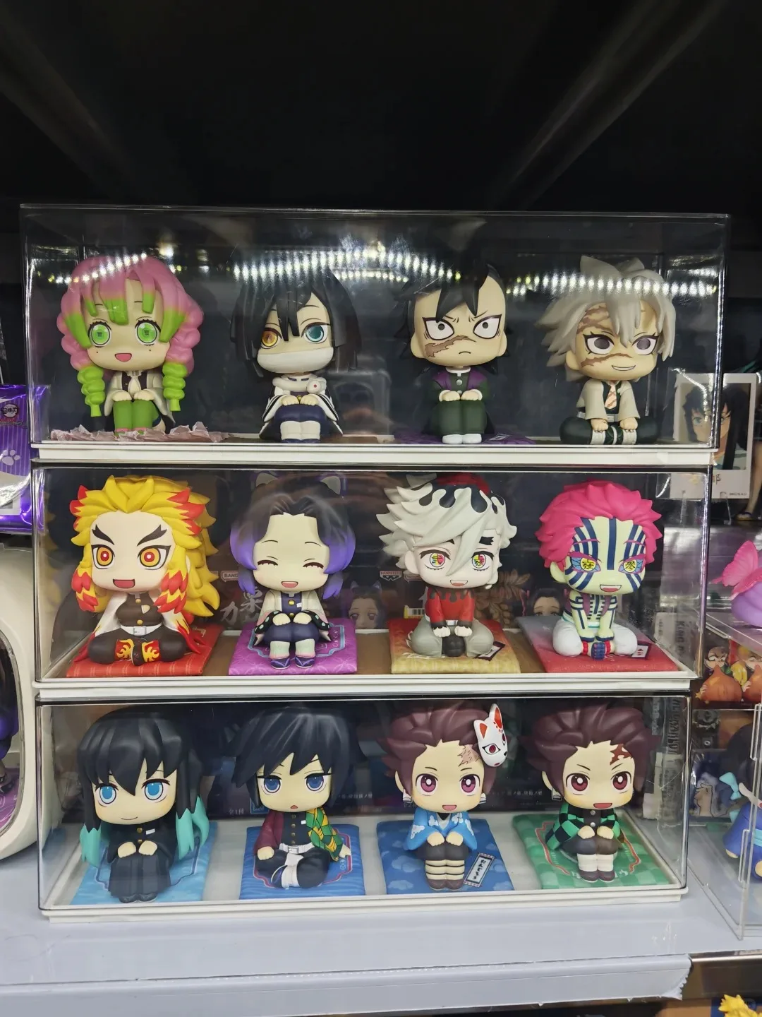 8-teiliges Set Demon Slayer Figuren, Anime Kimetsu no Yaiba Q-Version, sitzende Figuren, PVC-Modellpuppen, Geburtstagsgeschenke – Detail 2