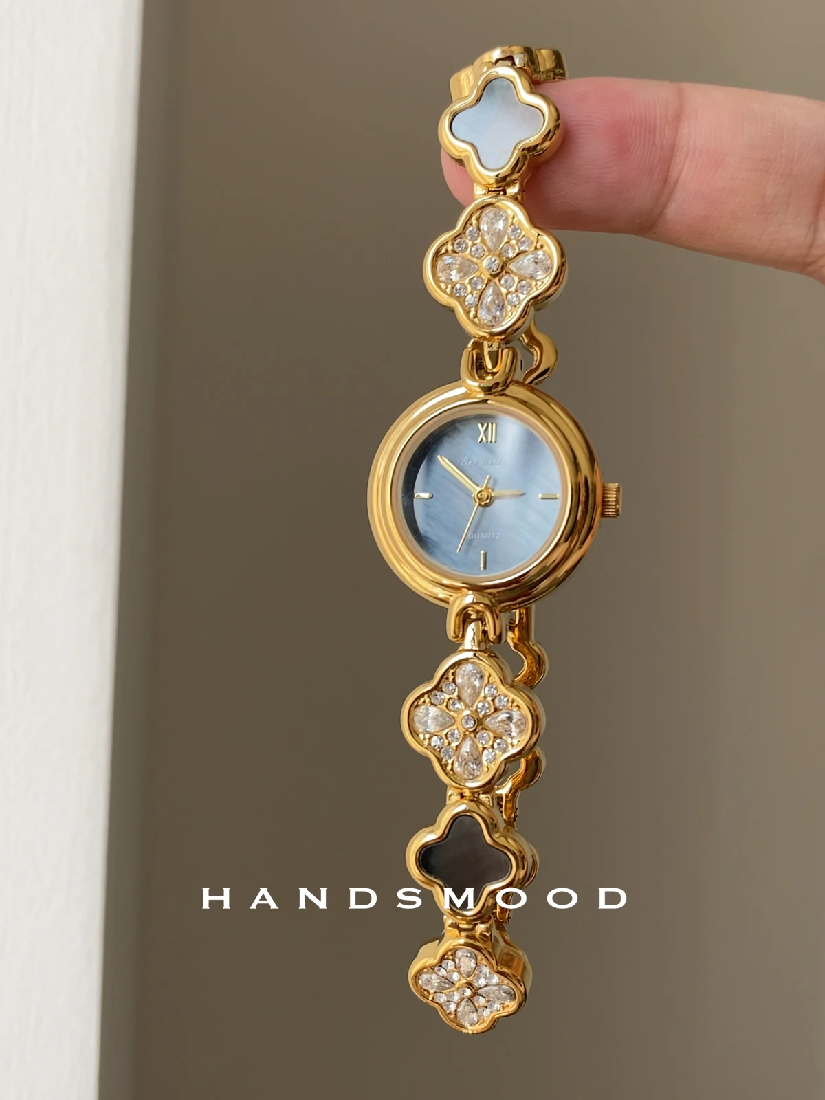 Montre à quartz pour femmes, mode française exquise, design de tempérament, sélection haut de gamme, cadeau pour femmes, accessoires