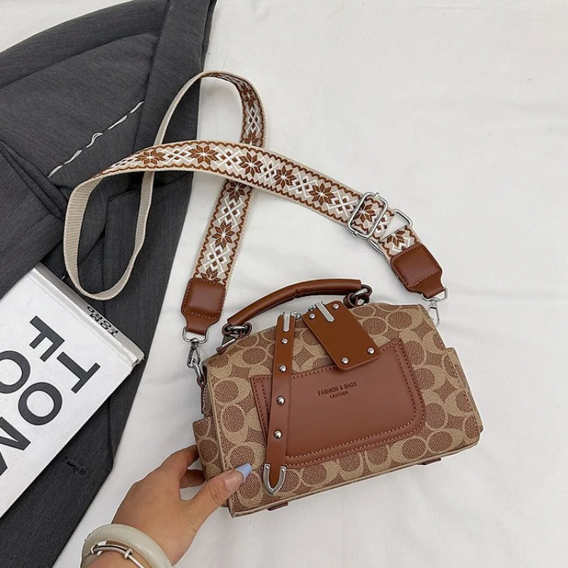 

High-End Women Shoulder Bag With Popular Elegant Details And Textured Surface Suitable For Daily Errands​