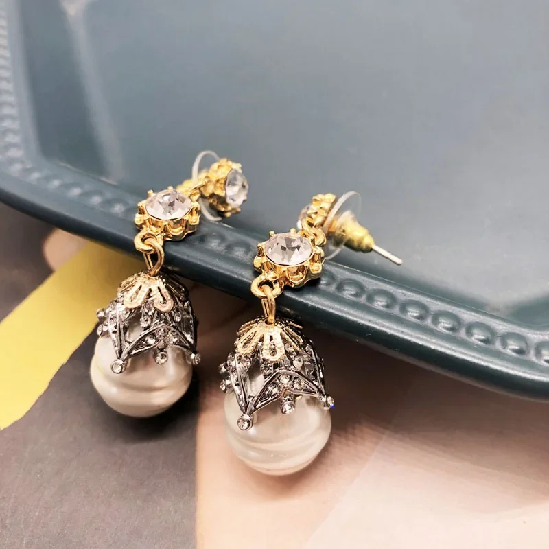 2023 New Ear Clips Vintage Water Drop Drop Ear Clips Mid-length Ear Clip Stud Earrings Baroque Pearl Lava Effect Stud Earrings