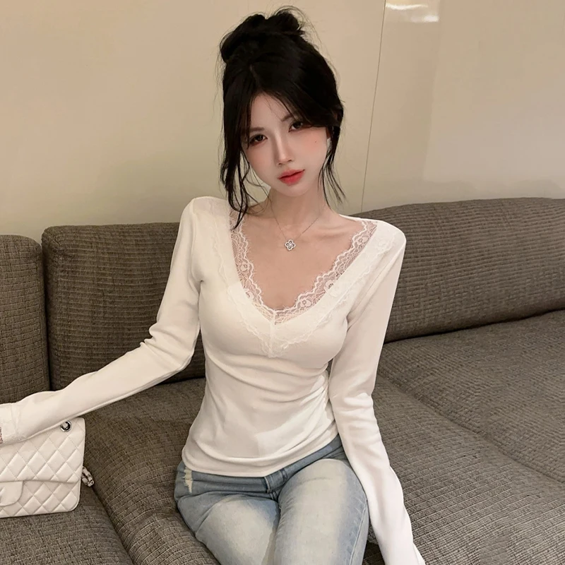 Pure Desire Spitzen-Langarm-Bottom-Shirt für Damen im Herbst im neuen Stil, High-End-Slim-Fit-Innenoberteil