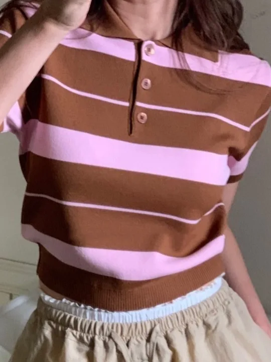 레트로 폴로 넥 스트라이프 반팔 니트웨어 여성 여름 패셔너블 젊고 다재다능한 고급스러운 트렌디 탑