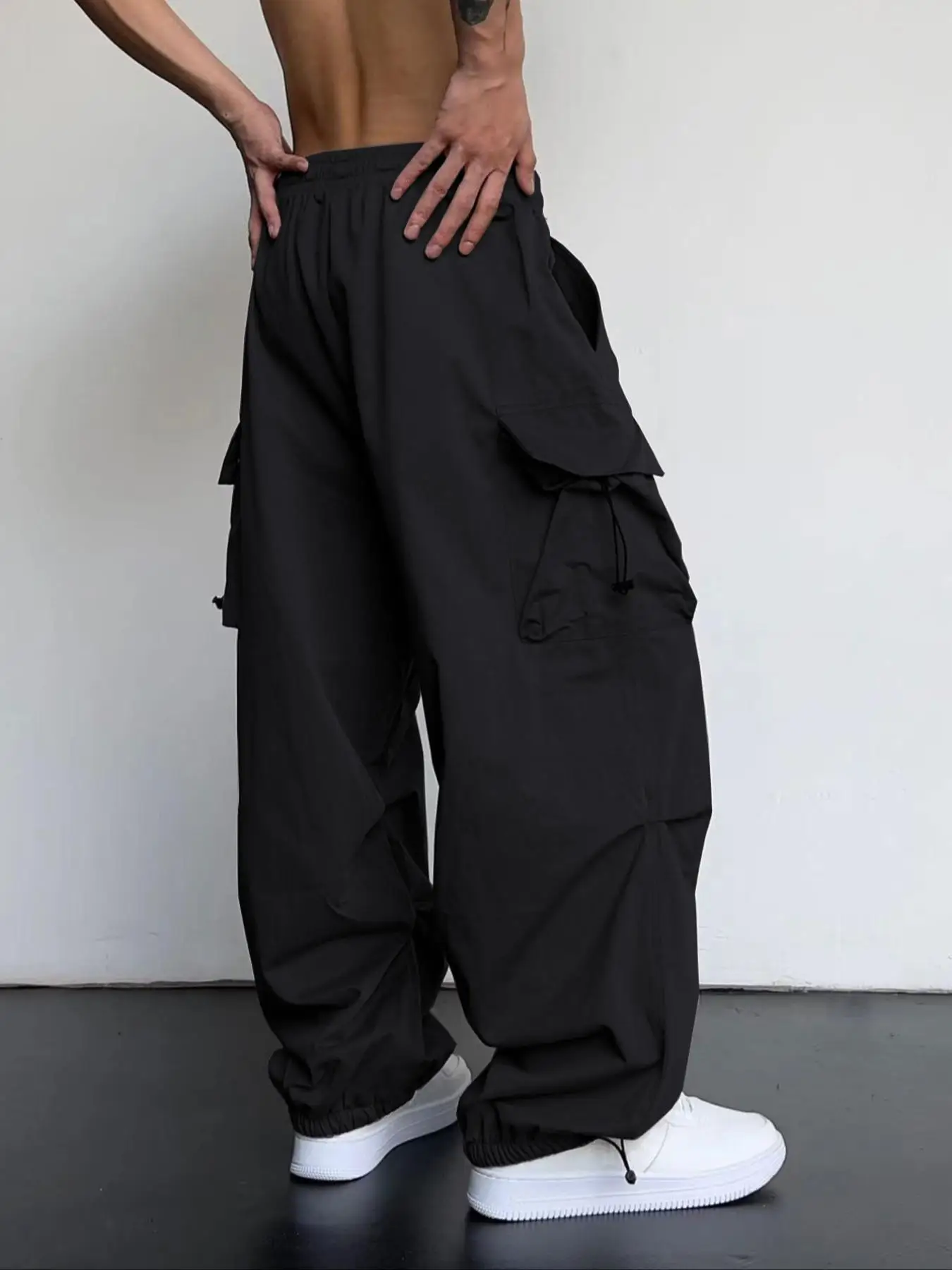 Men's Solid Pocket Drawstring Waist Cargo Pants, Street Fashion Regular Fit Straight Leg Trousers for Daily Wear, Men's Bottoms