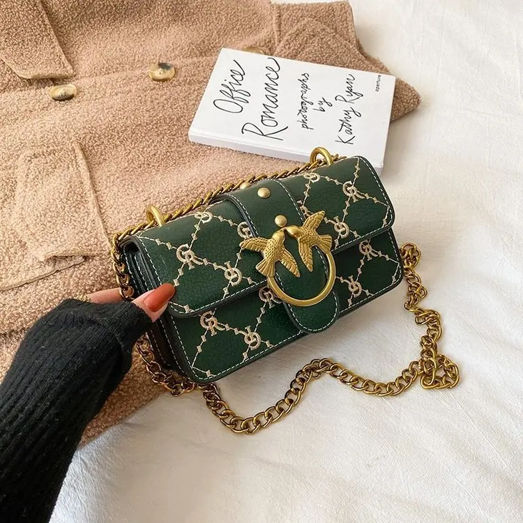 

Chic Quilted Crossbody Bag 2025 New Women Pillow Bag with Chain Luxury Soft Puffy Shoulder Bag for Day & Night Elegance