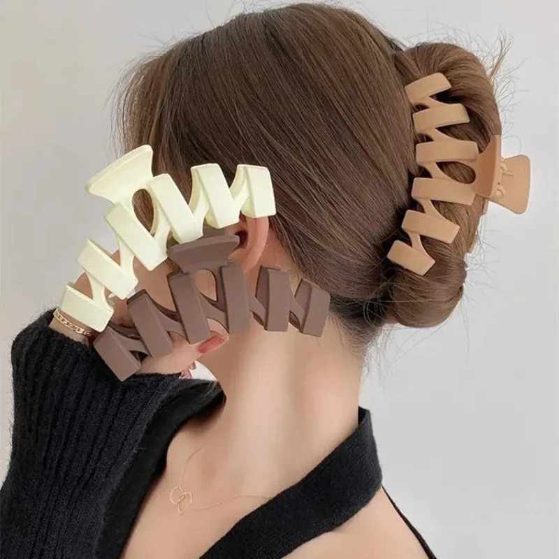 Korean Neutral Coffee Large Plastic Hair Claw Clips for Women Accessories Jewelry Headdress Ins Fashion Catch Crab Hairpins Gift