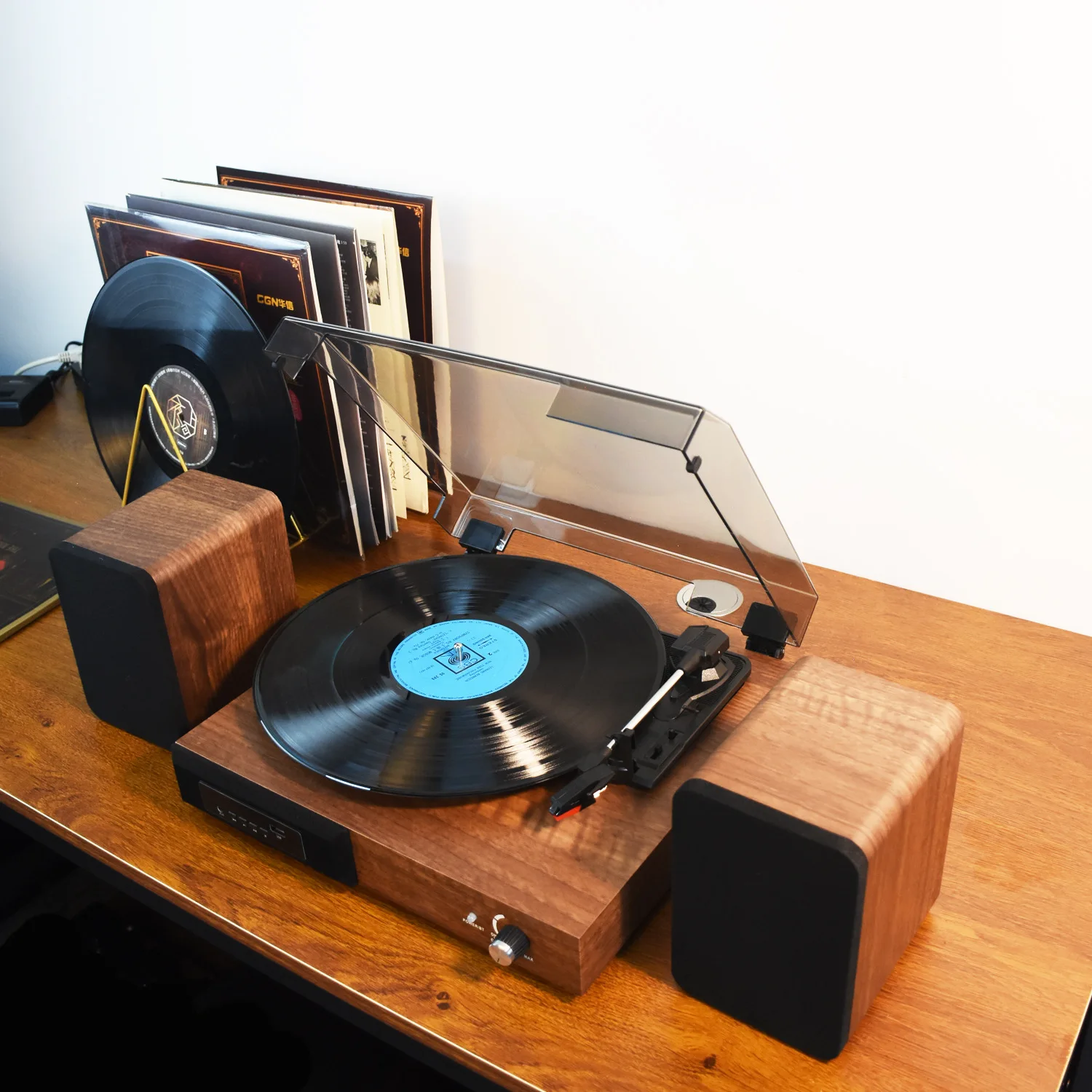 

Hooqu Portable Retro Vinyl Record Player Wireless BT5.3 Phonograph 2 Stereo Speakers Vintage Turntable 3-Speed Record Player