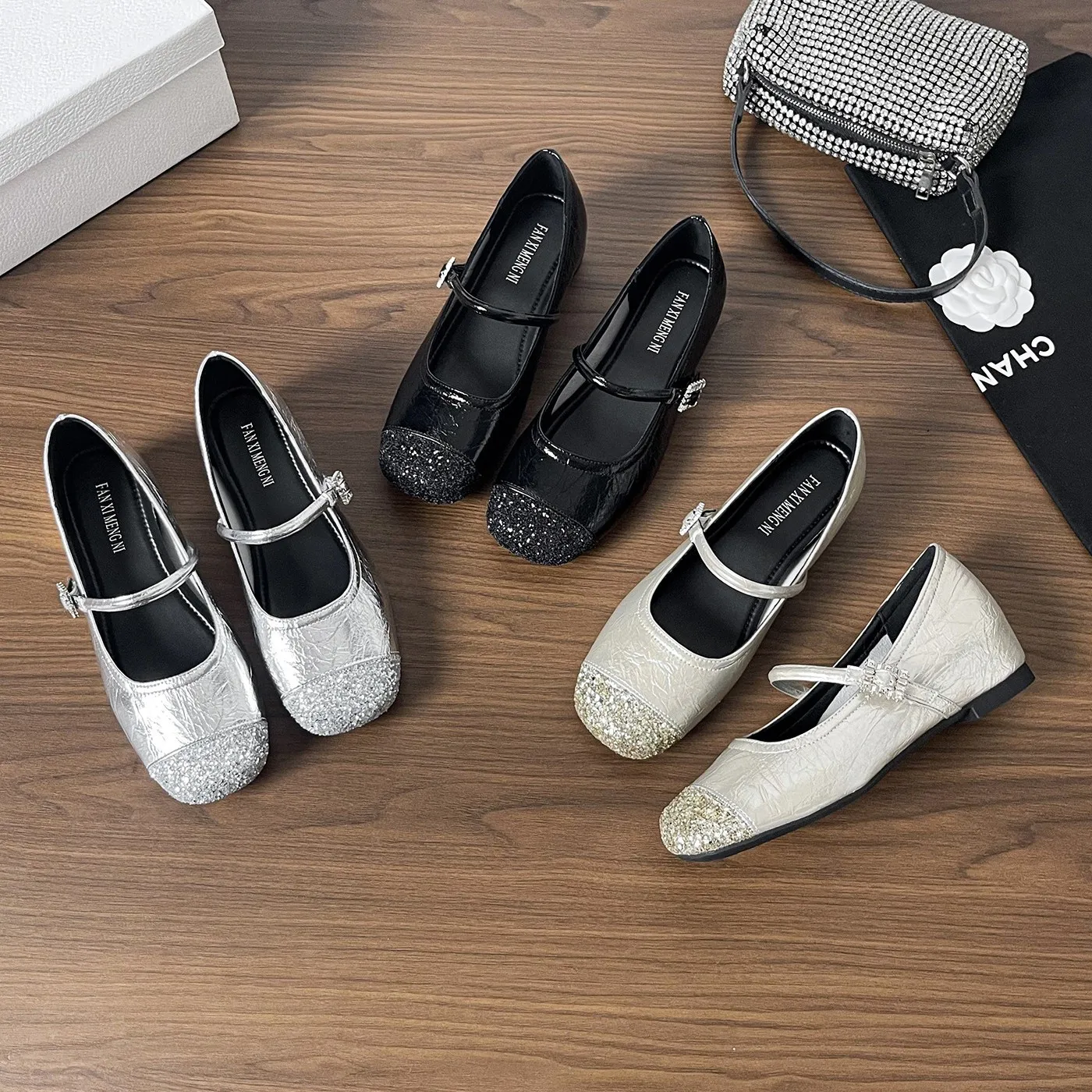 

Женские туфли на скрытом каблуке, стильные туфли на танкетке с пряжкой и ремешком, роскошные туфли-лодочки с круглым носком и блестками, черные, серебристые, золотые туфли Мэри Джейн