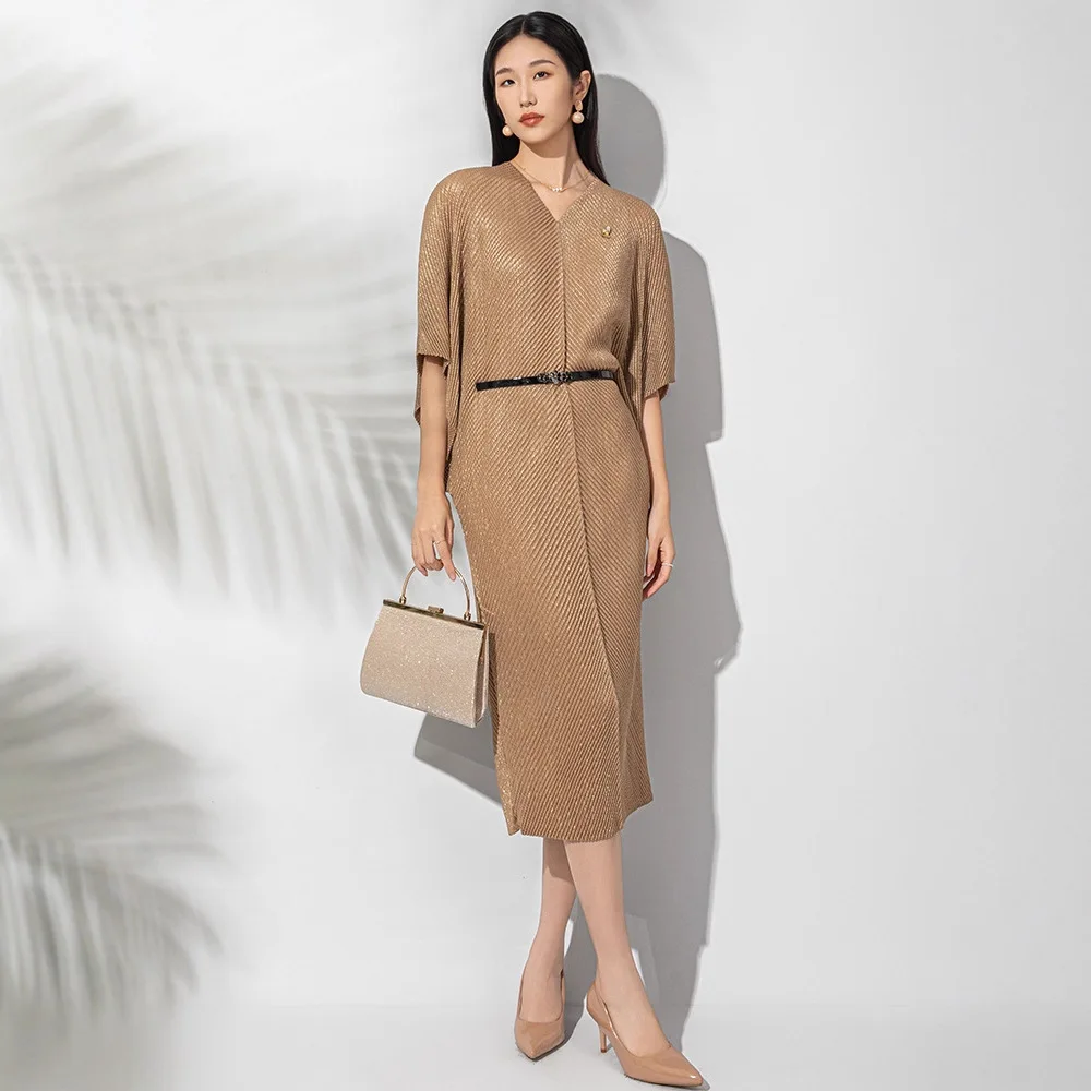 مياكي مطوي 2025 فستان فرنسي جديد المرأة بلون مقياس السمك مطوي الخفافيش كم الساخن الفضة الخامس الرقبة غمد منتصف طول تنورة #3