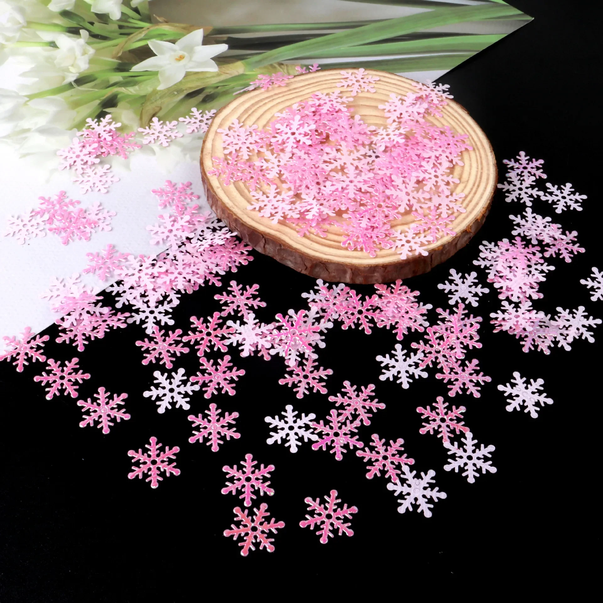 300Pcs 2CM Mini Snowflake Ornament Christmas Decorations Snowflakes Christmas Craft for DIY Craft Xmas Winter Party Table Decor